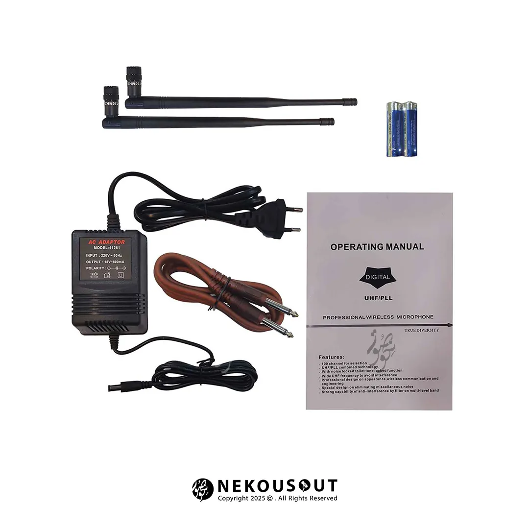 میکروفون بی سیم تک کانال ساندکو SOUNDCO SU-3100C 2 نمای نزدیک از گیرنده با ۲ آنتن تلسکوپی، صفحه نمایش دیجیتال، خروجیهای XLR و TS و دکمه تنظیم کانال