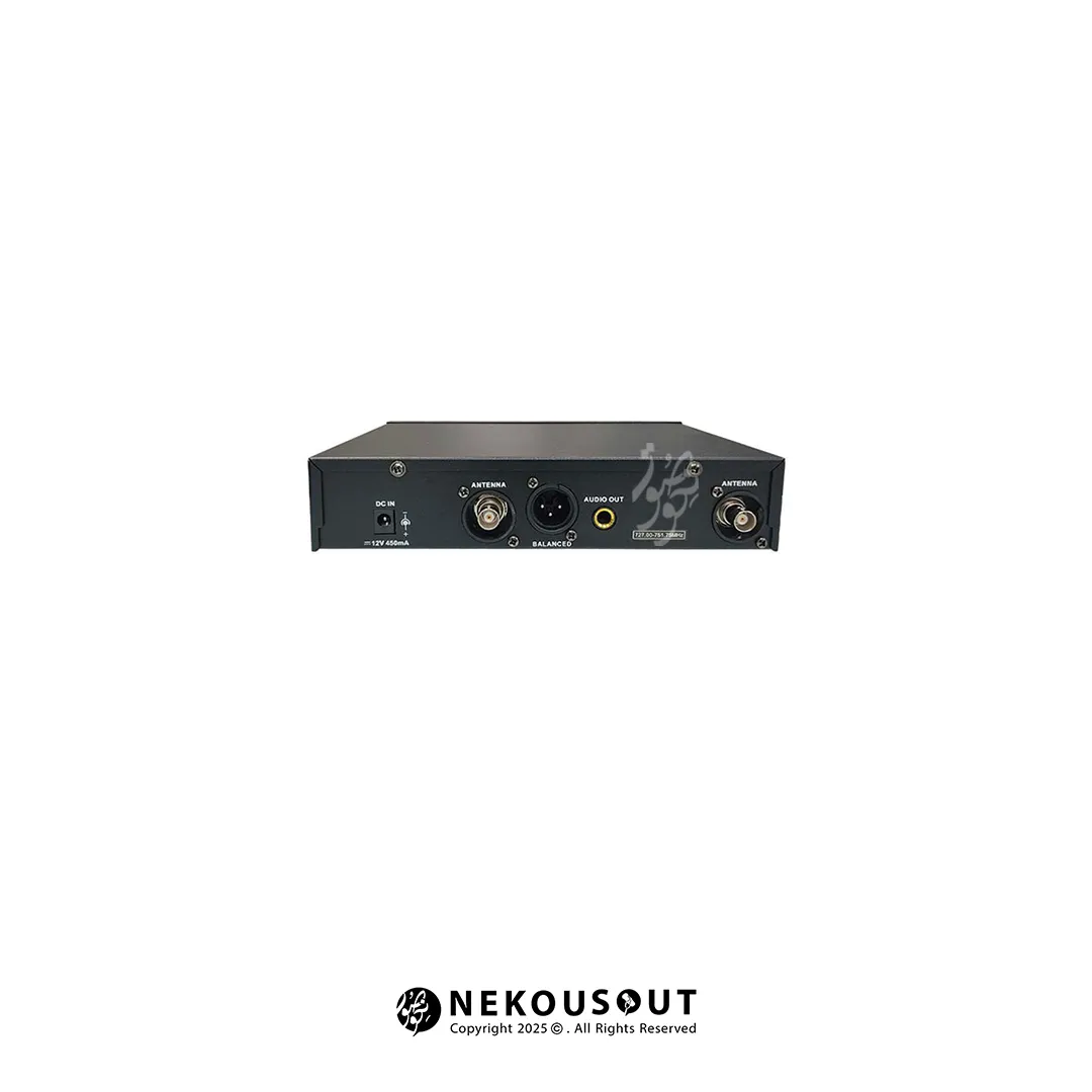 میکروفون بی سیم تک کانال ساندکو SOUNDCO SU-3100C 3 نمای نزدیک از میکروفن هدمیک (هدست) و میکروفن یقهای (لاولیر) همراه با کلیپهای نصب