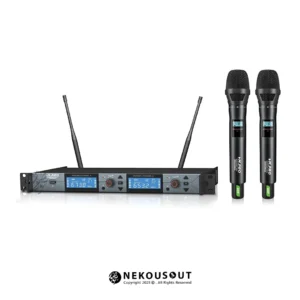 میکروفون بیسیم دوکانال ام پرو مدل WM4300AA - نمای کامل دو میکروفن دستی فلزی با نمایشگر LCD