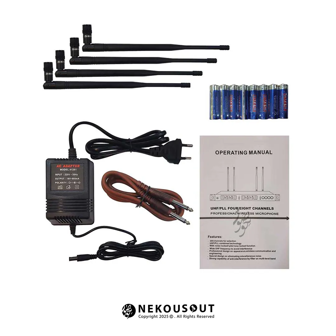 میکروفون بی سیم چهار کانال ساندکو SOUNDCO SU-4400C 2 نمای نزدیک از گیرنده با ۴ آنتن تلسکوپی، صفحه نمایش دیجیتال چهار کاناله، خروجیهای مجزا XLR و TS (هر کدام ۴ عدد) و دکمههای تنظیم کانال مجزا
