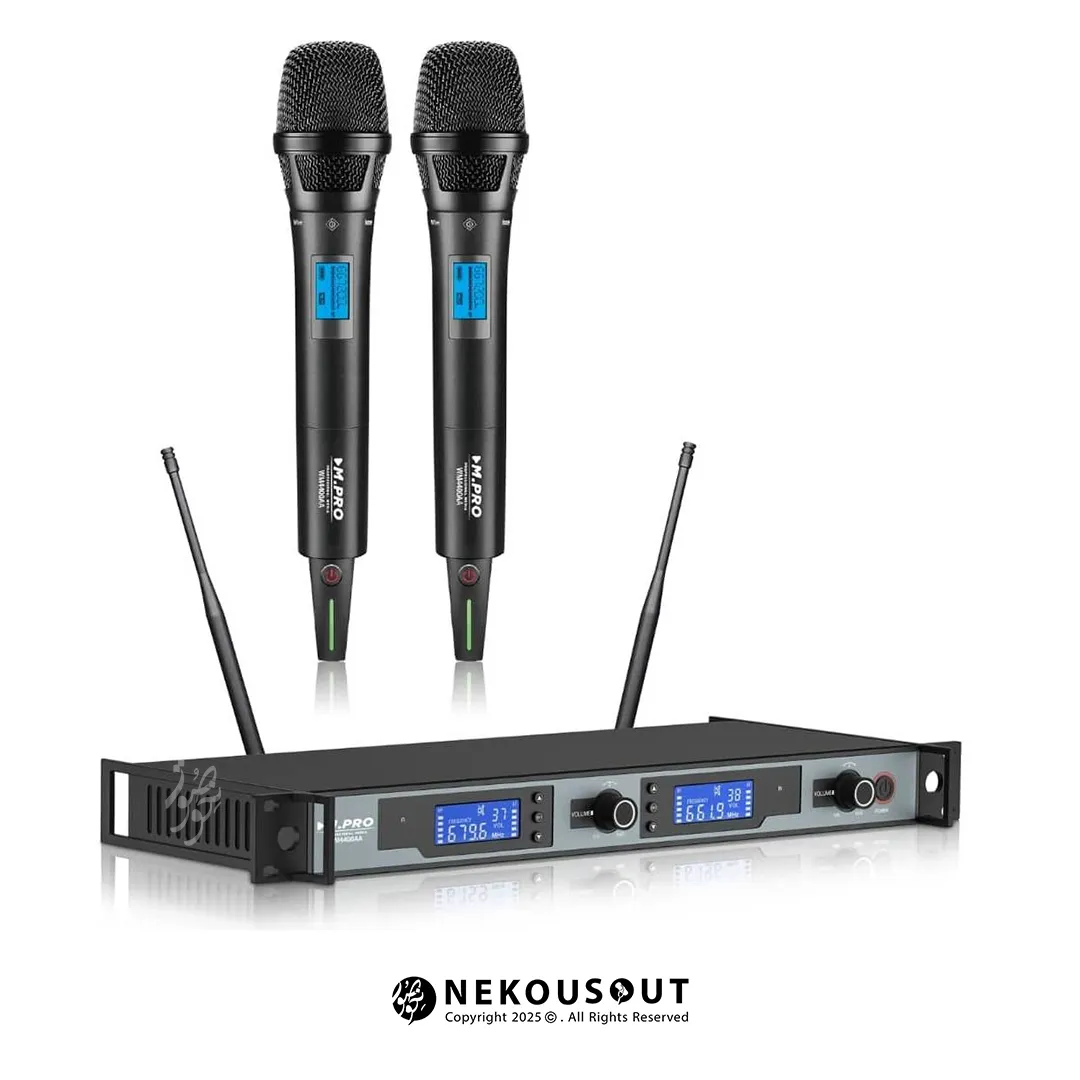 میکروفون بیسیم دوکانال ام پرو M.PRO WM4400AA 3 نمای نزدیک از فرایند جفتسازی IR Sync بین میکروفن و گیرنده با نمایش سنسور مادون قرمز