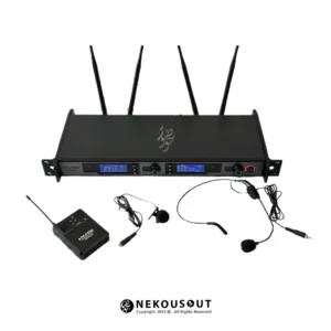 نمای کامل میکروفون بی‌سیم دو دستی ام پرو مدل UHF4400BB شامل دو میکروفن دستی فلزی و گیرنده چهار آنتن با نمایشگر دیجیتال