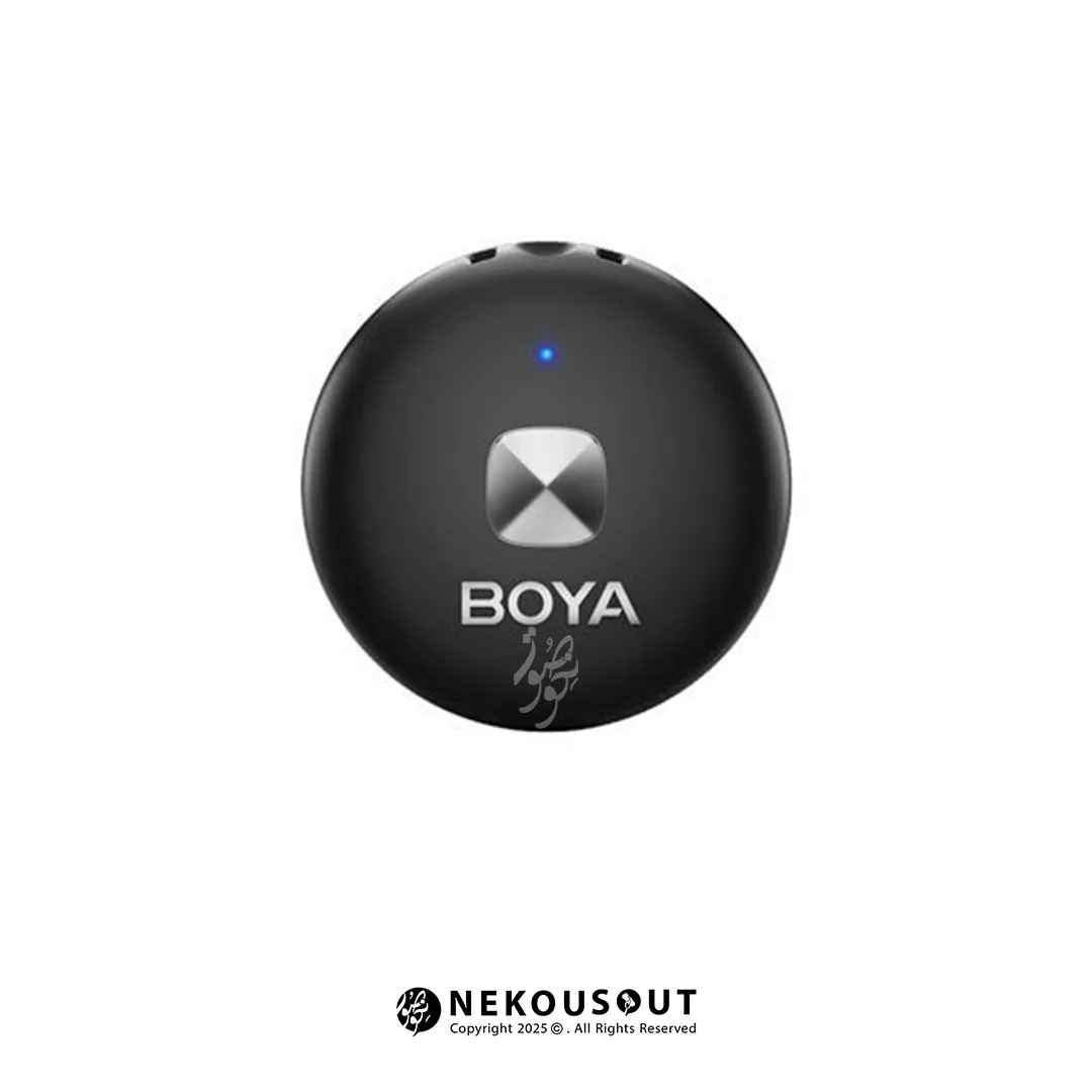 میکروفون بی سیم بویا Boya Omic-U Type-C 4 کیس شارژ باز شده با دو فرستنده در حال شارژ و نمایش LED وضعیت شارژ